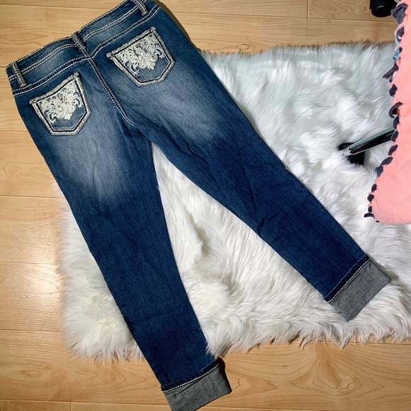 Jean Cuffed Capris - Picture 5 of 5